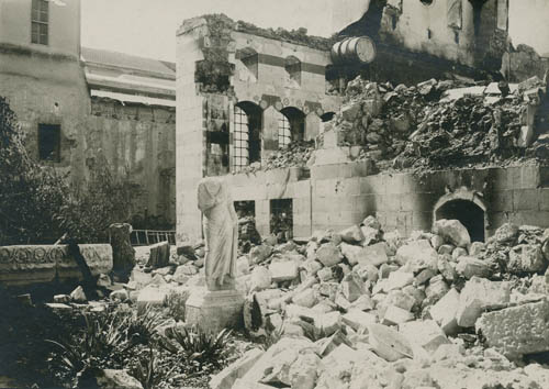 Damaged building in Damascus Photograph